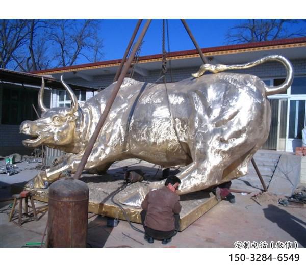 田間開荒牛銅雕塑 彩繪仿真雕塑 園林擺件