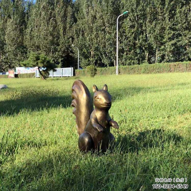 銅松鼠雕塑廠家，動物景觀擺件，仿古元素設(shè)計 (4)