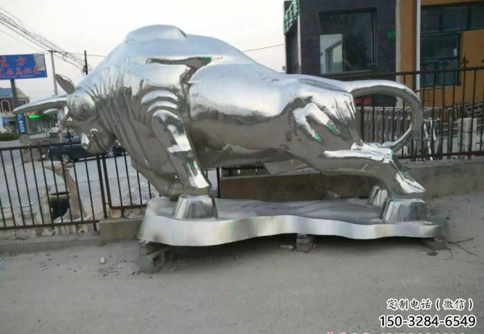 校園小牛雕塑，可愛(ài)題材，鏡面工藝