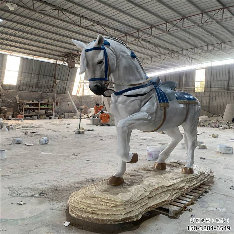 操場戰(zhàn)馬雕塑，公園題材，動物主題