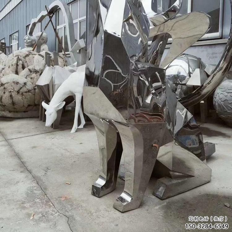 城市哈巴狗雕塑，網(wǎng)格體育雕塑，古銅效果