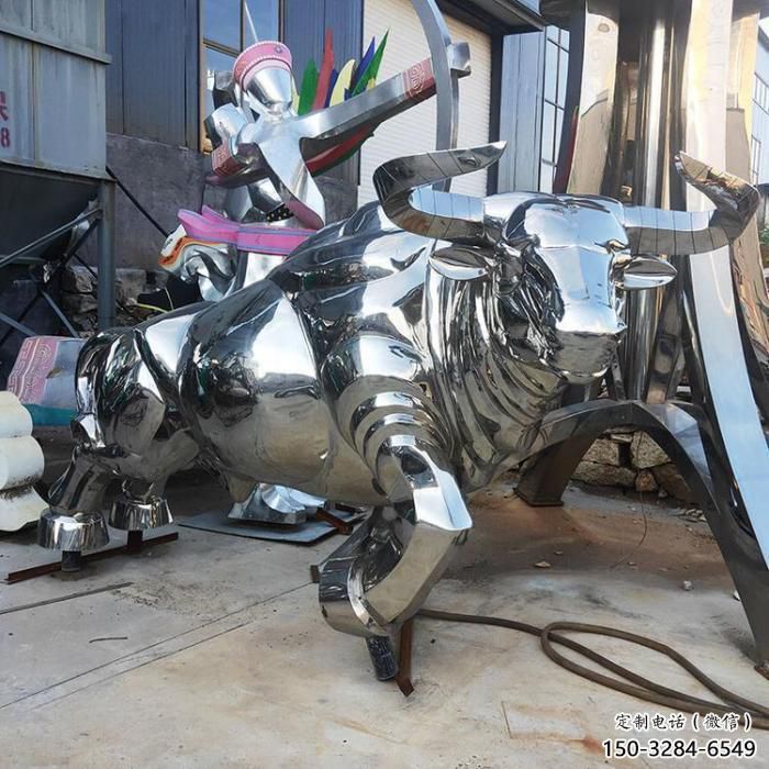 庭院犀牛雕塑，鍍金歐式雕塑，網(wǎng)格形式