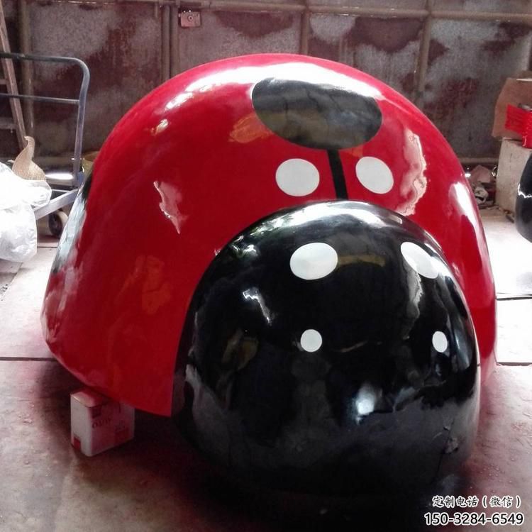 城市瓢蟲雕塑，網(wǎng)格體育雕塑，古銅效果