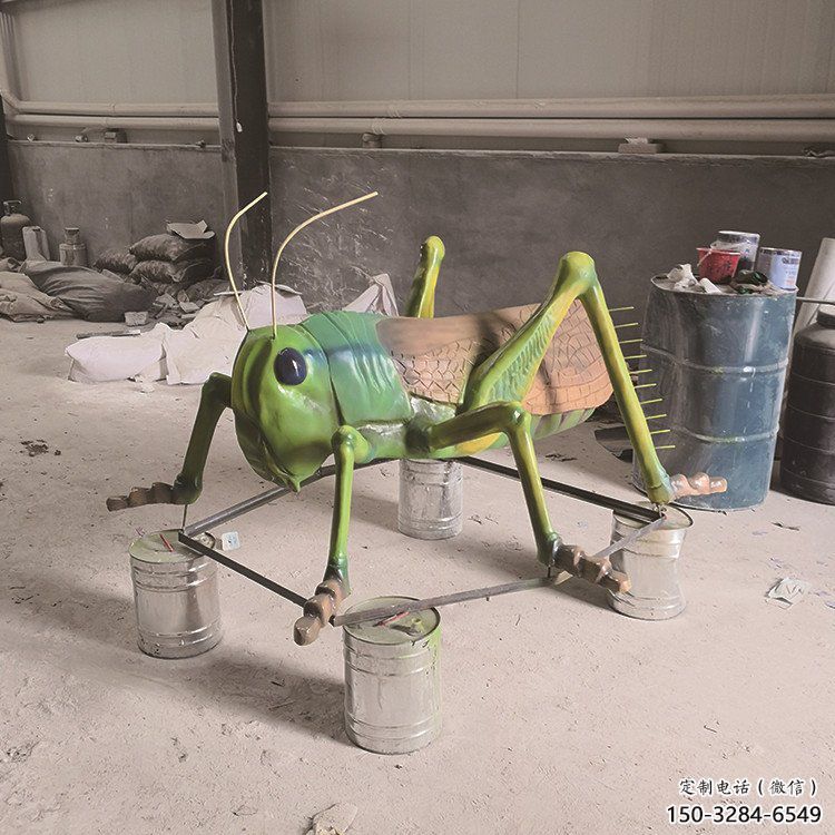 廣場蝗蟲雕塑，卡通昆蟲雕塑，抽象效果