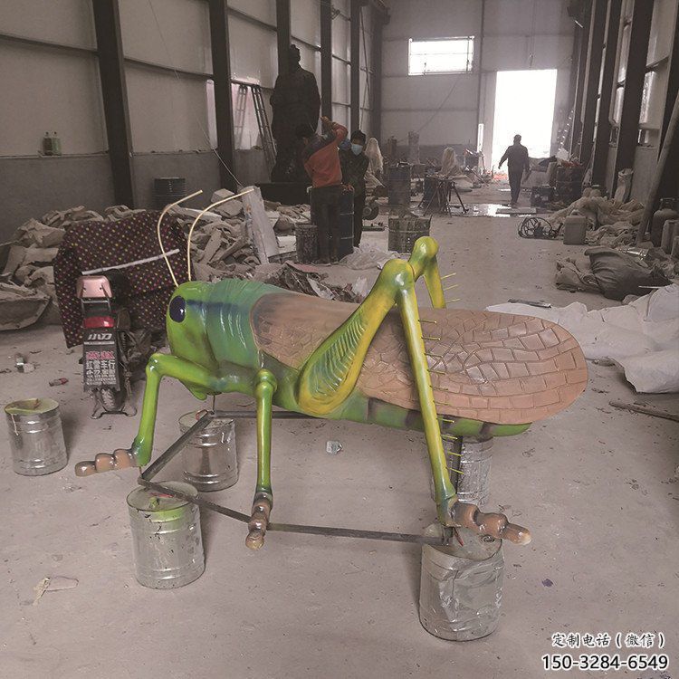 室內蝗蟲雕塑，拉絲昆蟲雕塑，抽象效果