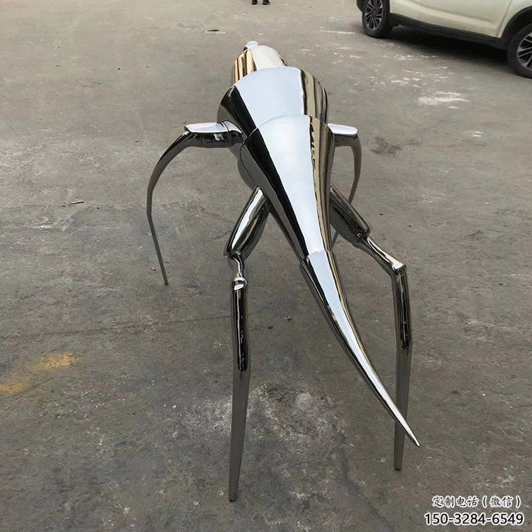 校園蝗蟲雕塑，鏡面拋光雕塑，昆蟲主題