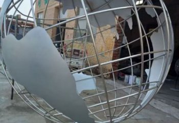 步行街地球儀雕塑，鑄銅景觀雕塑，鏤空方式