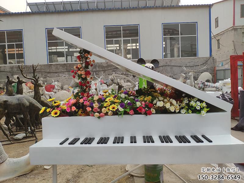鋼琴雕塑 電鍍現(xiàn)代小品 公園雕塑