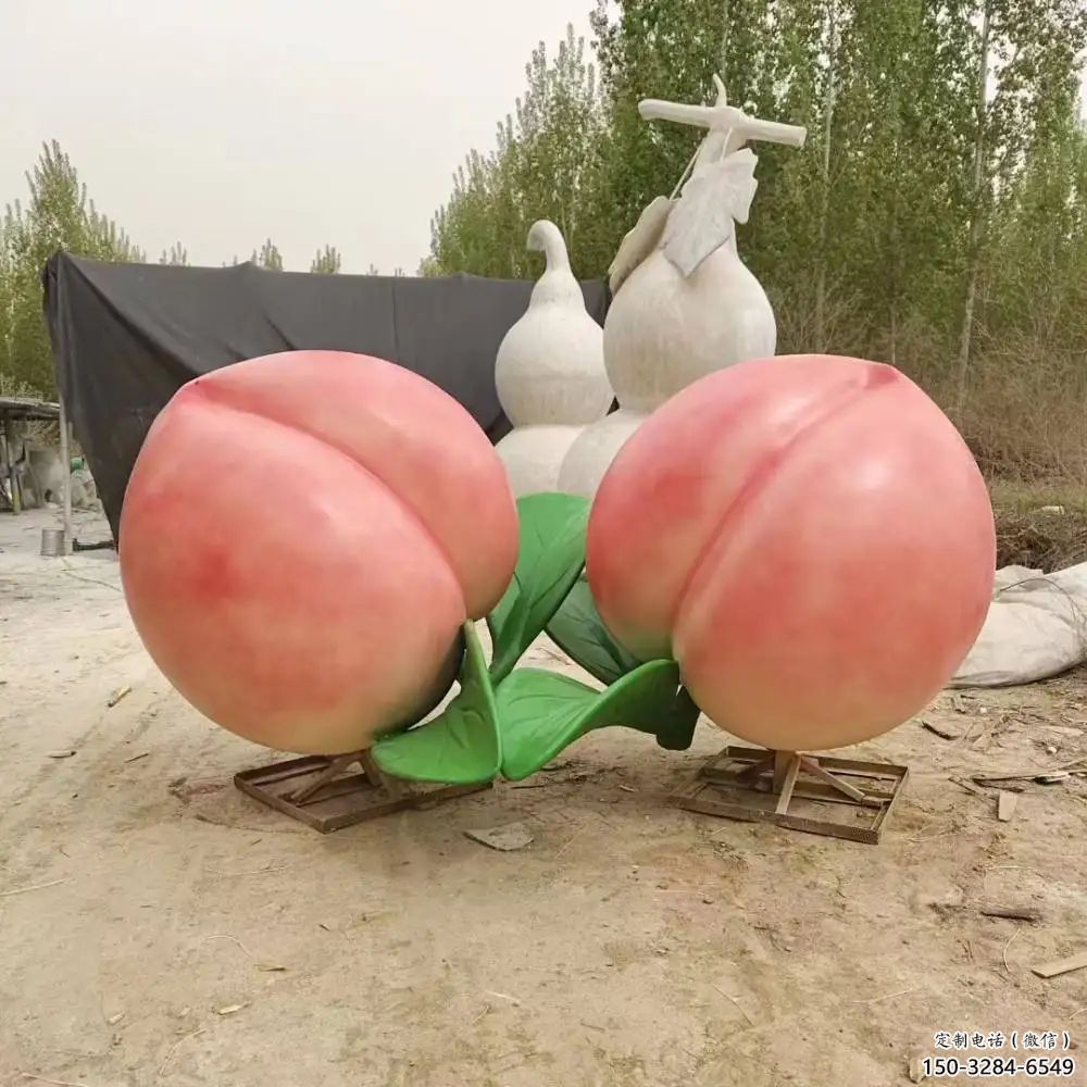 草地桃子雕塑 現代校園果蔬雕塑 大型水果雕塑