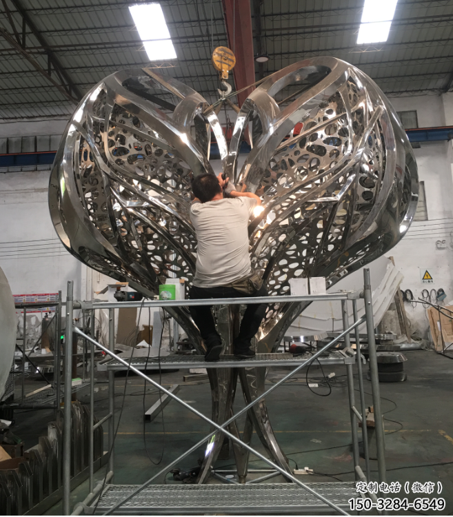 心形雕塑廠家，鏤空抽象藝術，燈光原理設計制作