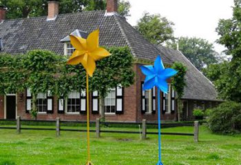 村口風(fēng)車雕塑 啞光風(fēng)動(dòng)雕塑 公園旋轉(zhuǎn)雕塑