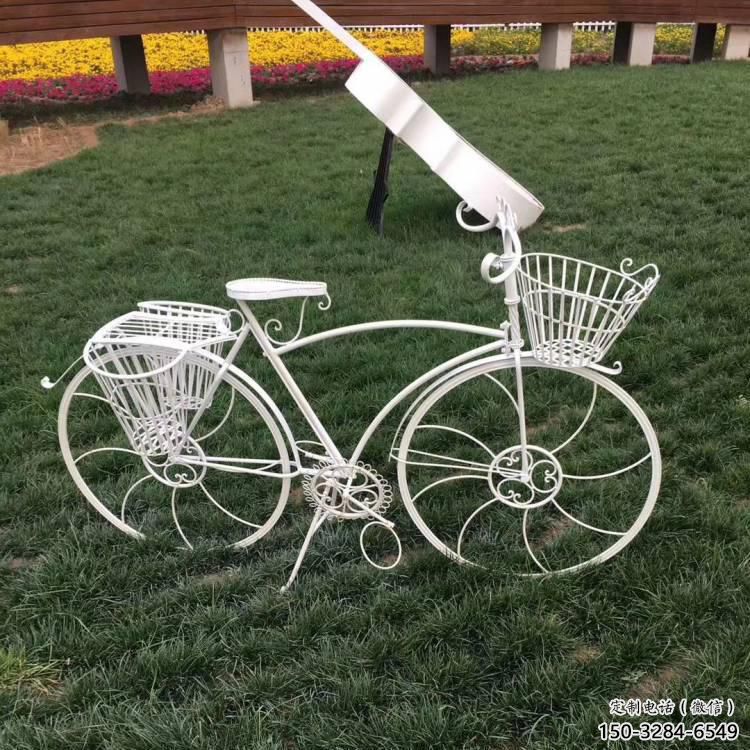 草地自行車雕塑 現(xiàn)代校園運(yùn)動員雕塑 大型體育雕塑