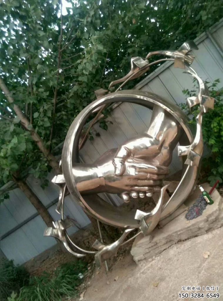 啞光握手雕塑 拉絲雕塑 步行街誠信雕塑