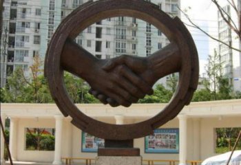 噴漆握手雕塑 中式村口雕塑 草地誠信雕塑