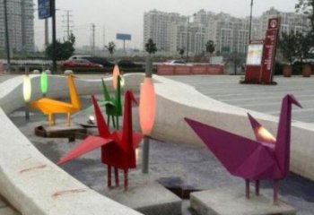 街頭千紙鶴雕塑 大型別墅區(qū)鶴鳥雕塑 鋼管折紙風(fēng)格