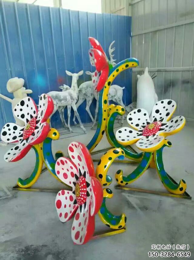 美陳喇叭花雕塑 異形噴水雕塑 酒店花卉雕塑