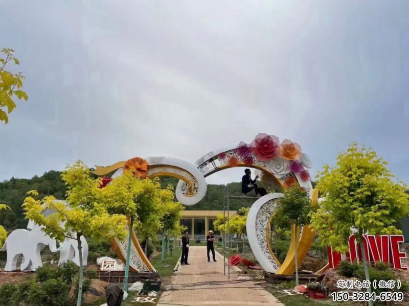心形拱門雕塑，鏤空工藝，不銹鋼藝術(shù)大門雕塑廠家