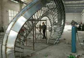 鏤空半圓門(mén)頭雕塑，不銹鋼結(jié)構(gòu)大門(mén)雕塑制作