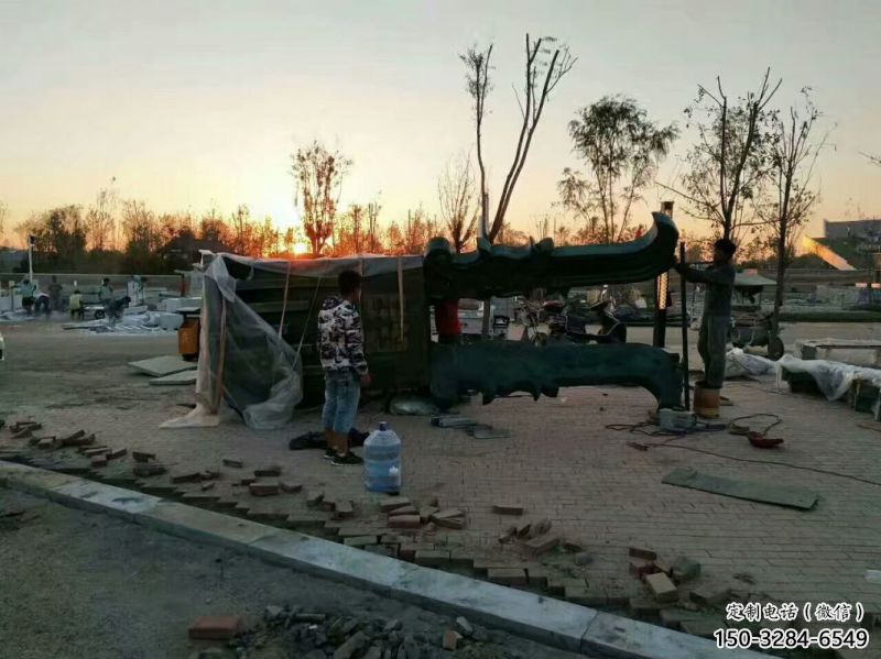 安裝青銅鼎雕塑