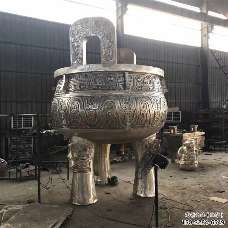 黃銅材質(zhì)圓鼎雕塑造型