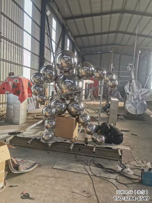 彩繪機(jī)器人雕塑