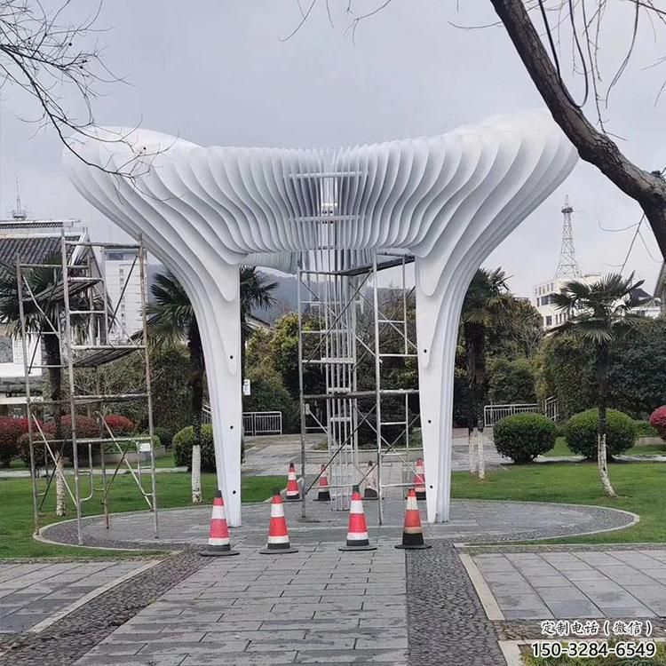 精神堡壘雕塑，折紙藝術(shù)形式，城市景觀建筑雕塑