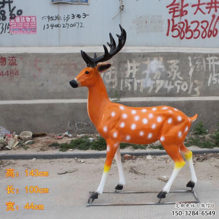 小鹿仿真雕塑，動物美陳小品，玻璃鋼彩繪動物雕塑廠家
