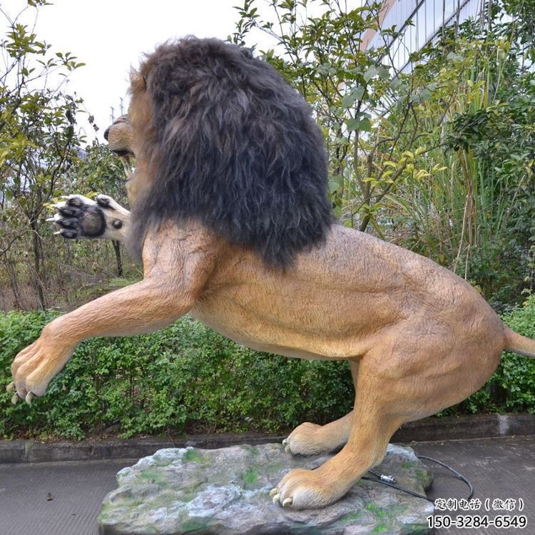 園林獅子雕塑，立體仿真效果，玻璃鋼彩繪動物雕塑