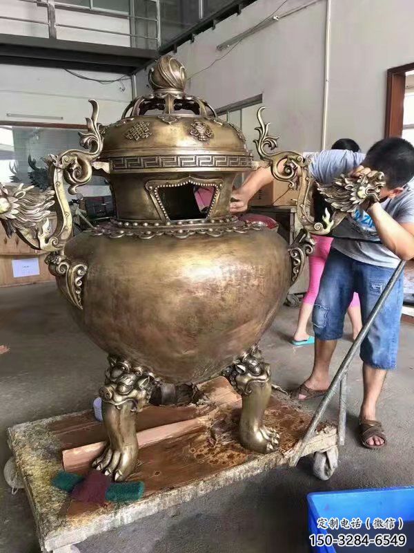 三足帶蓋博山爐雕塑