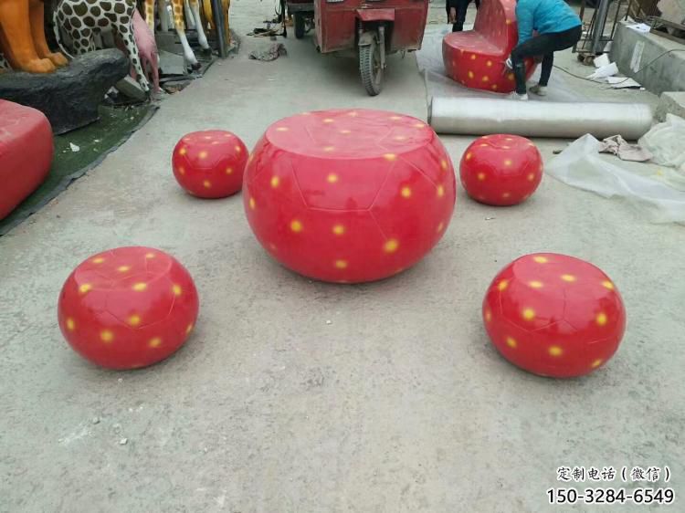 草莓坐凳雕塑，組合系列，玻璃鋼坐凳雕塑制作