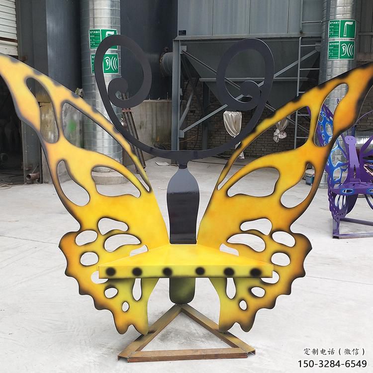 蝴蝶坐凳雕塑，鏤空烤漆工藝，不銹鋼坐凳雕塑廠