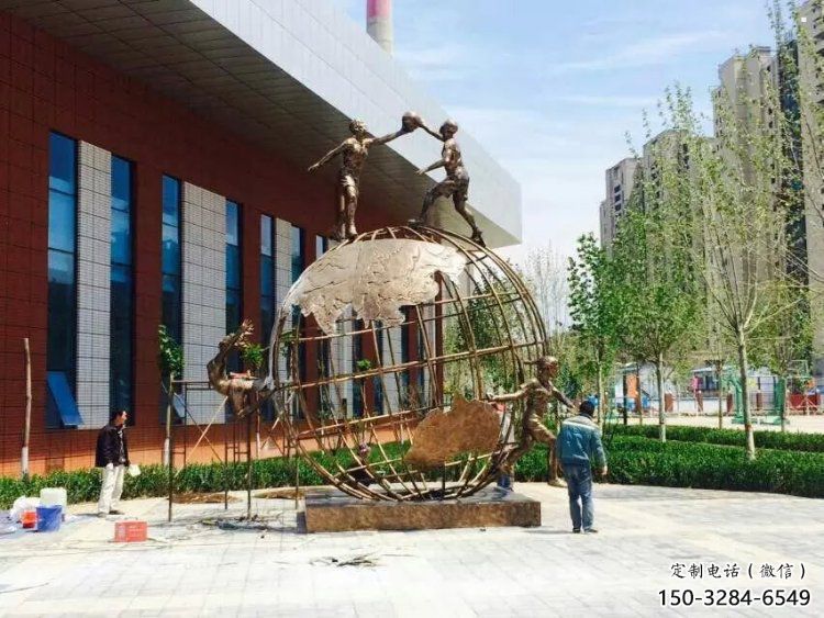 地球儀雕塑精選，歐式風(fēng)格，藝術(shù)地球儀人物雕塑指用