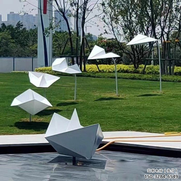 紙船雕塑優(yōu)選，白鋼構(gòu)件，景觀折紙船雕塑廠家