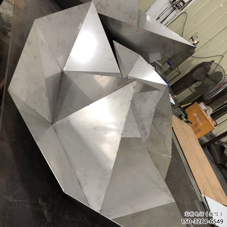 紙船雕塑優(yōu)選，白鋼構(gòu)件，鋼結(jié)構(gòu)折紙船雕塑供給