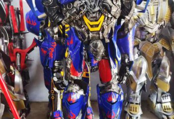 騎士版擎天柱雕塑