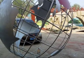 園林地球儀雕塑，噴漆景觀(guān)雕塑，網(wǎng)格形式