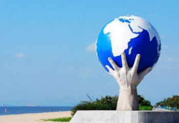 地球儀雕塑廠家，廣場(chǎng)雕塑，景觀手托地球儀雕塑制造商