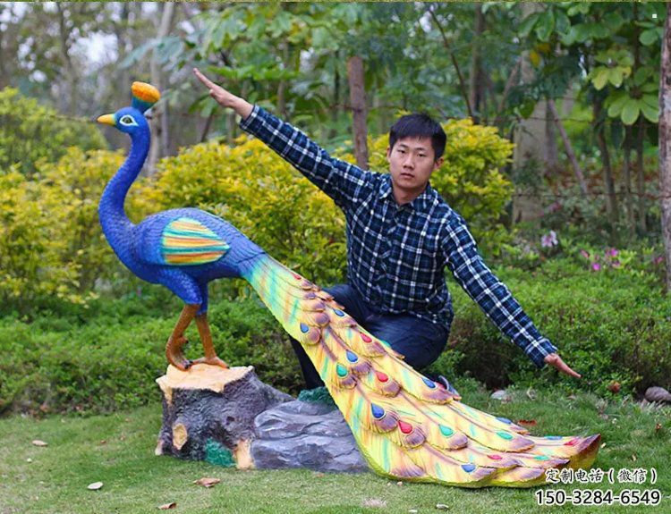 彩繪孔雀雕塑觀賞型，公園小品，別墅仿真孔雀雕塑廠家