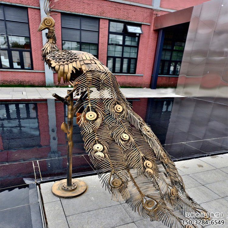 孔雀雕塑創意精選，彩鋼制作，銅孔雀雕塑標準廠家