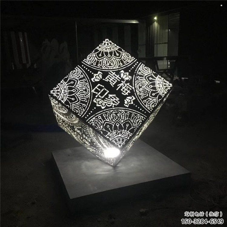 魔方雕塑定做，公園小品，燈光魔方雕塑點擊