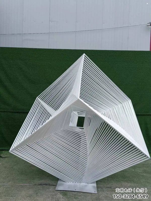 廣場(chǎng)正方形雕塑