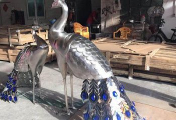 制作藝術(shù)孔雀雕塑廠家，鏡面工藝，不銹鋼孔雀雕塑預(yù)定