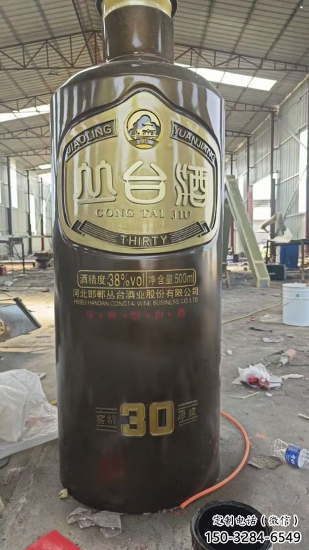 室內(nèi)酒瓶雕塑，拉絲景觀雕塑，抽象效果