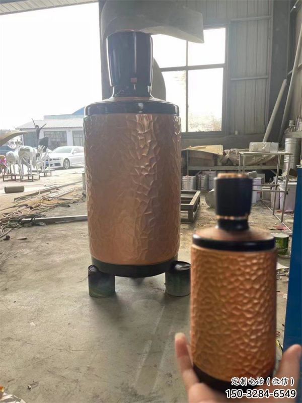 藝術酒瓶雕塑展品，室外軟裝，展示玻璃鋼酒瓶雕塑訂做