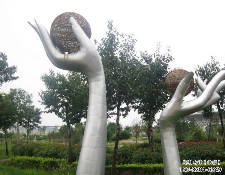 雙手雕塑精選，陸地?cái)[件，各類不銹鋼雙手雕塑廠家