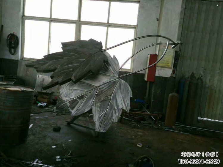 楓葉雕塑承接，景區案例，不銹鋼楓葉雕塑定制廠家