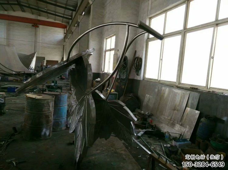 楓葉雕塑優選，陸地擺件，藝術不銹鋼楓葉雕塑供應
