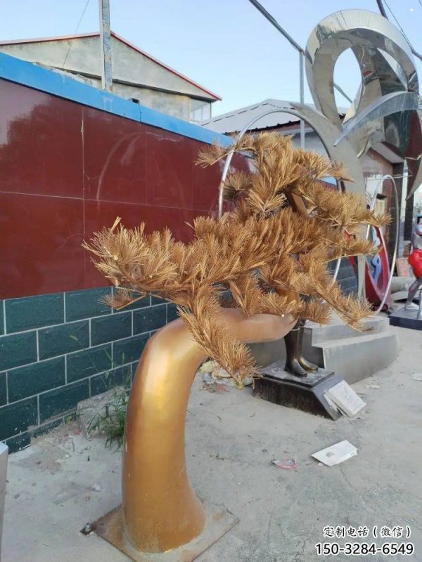 農(nóng)村松樹(shù)雕塑