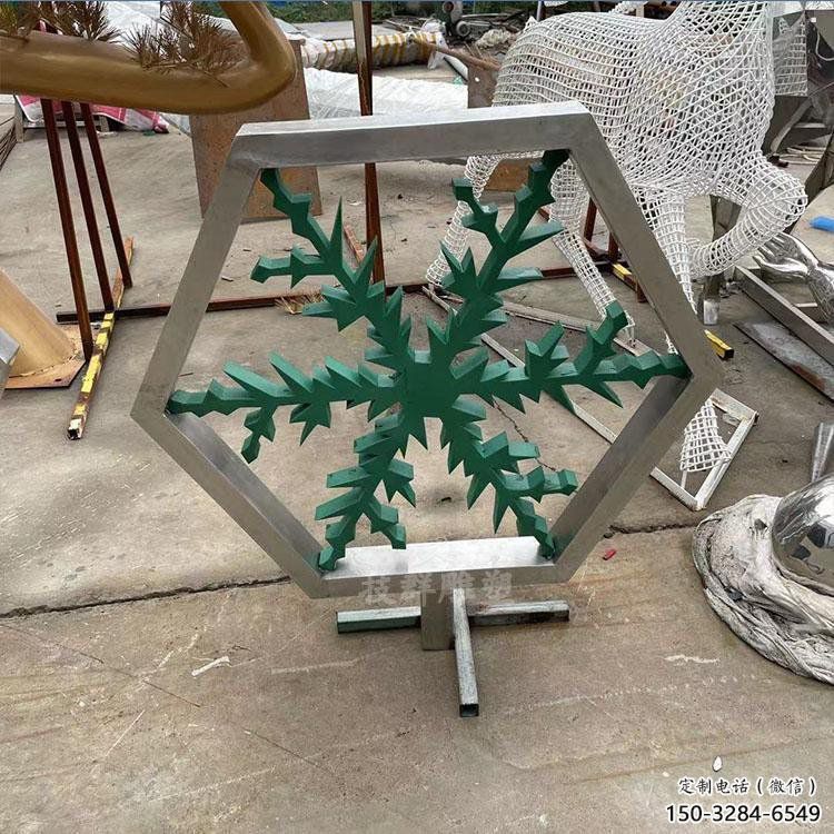 街頭雪花雕塑