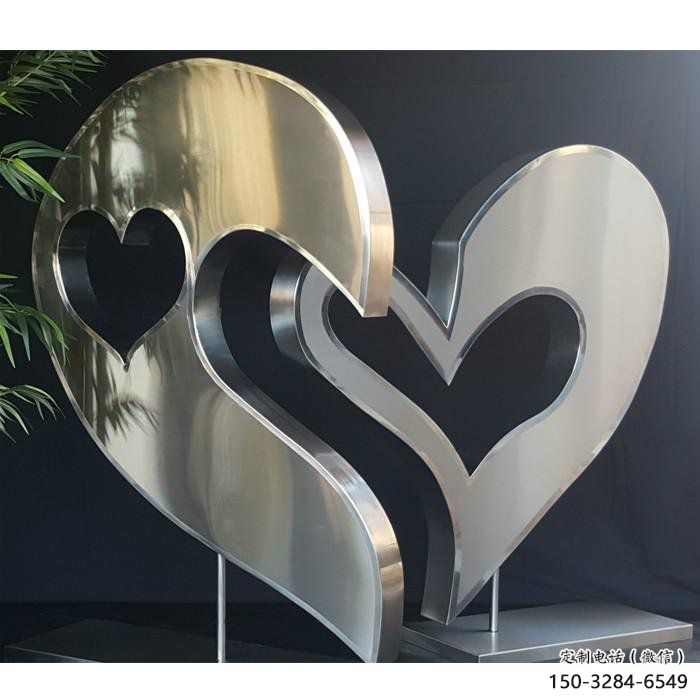 廣場心形雕塑